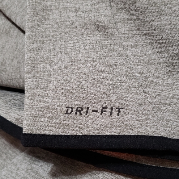 SOLD OUT NIKE THERMA DRI FIT Jacket Sweatshirt - Picture 5 of 6